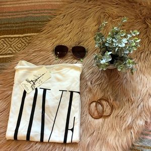 Brand New ⭐️ Love Tee